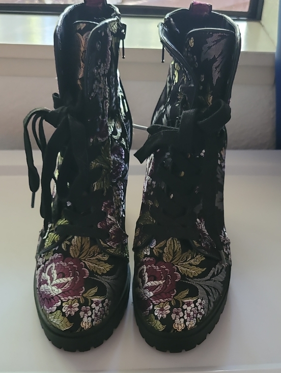 Steve Madden Shoes - Steve Madden Black Lace-Up Ankle Boots Floral Embroidery BROCADE SIZE9 NEW